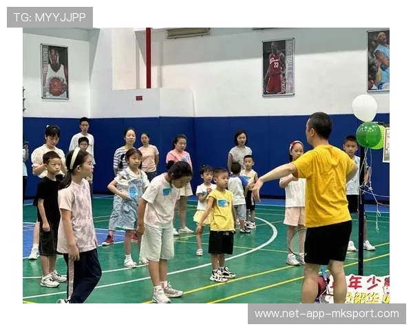 世界羽毛球混合团体赛在社区推广亲子羽毛球日，羽毛球亲子活动方案